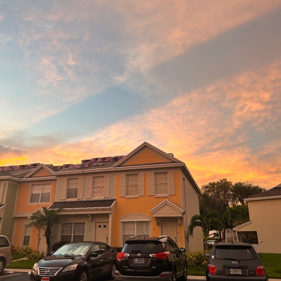 Meet your Posher, Kaleigh - Picture 1 of 1